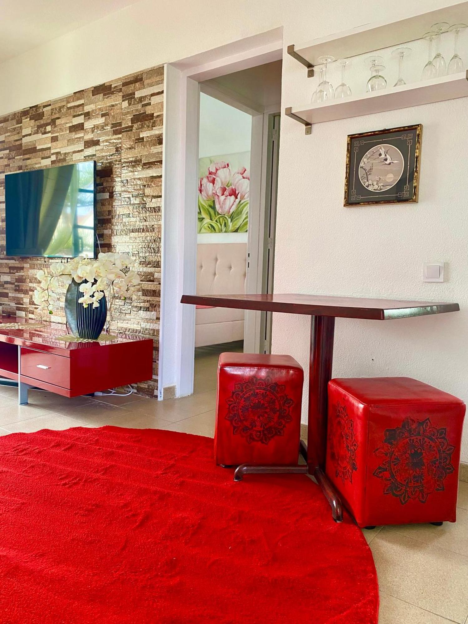 Laura, Romantic Stay, Free Wifi * Porto Rico